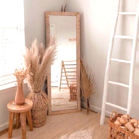 Meet your Posher, Mari - Picture 1 of 1